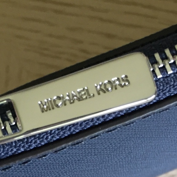 Michael Kors Navy Leather Card Holder Case - Picture 6 of 9